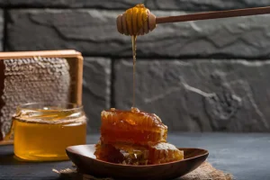 Madu Akasia vs Madu Hitam